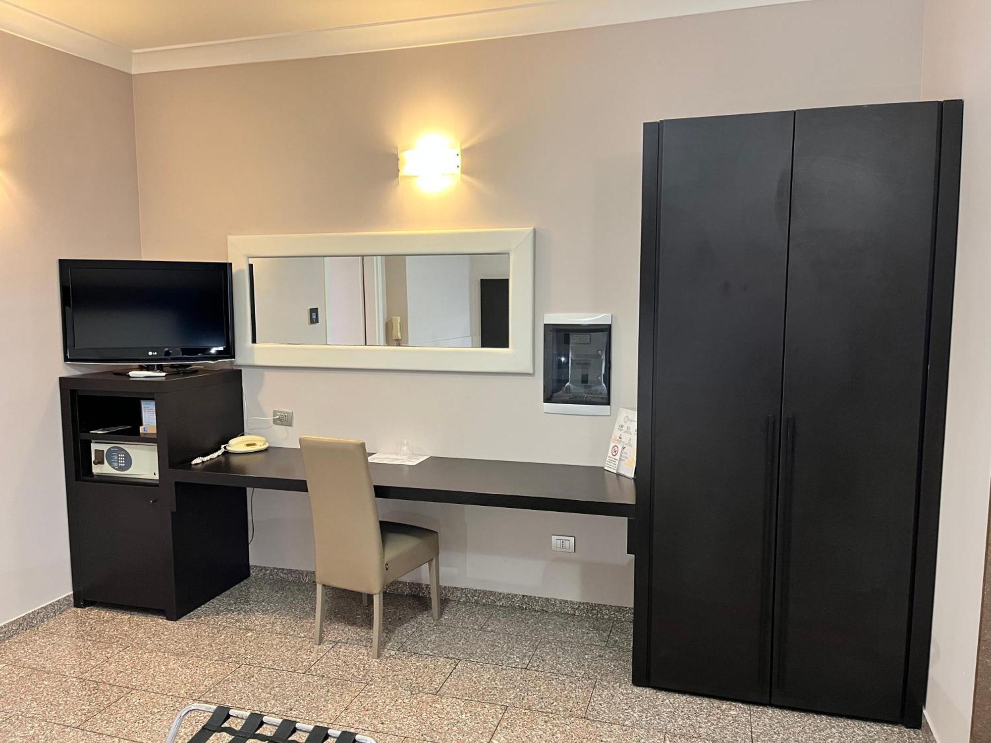 Eh Suites Rome Airport Euro House Hotels Fiumicino Dış mekan fotoğraf