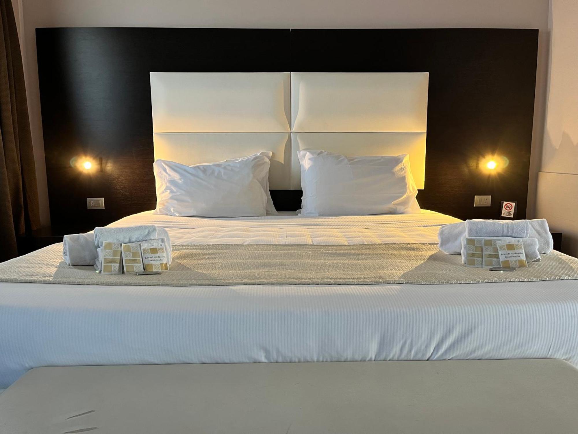 Eh Suites Rome Airport Euro House Hotels Fiumicino Dış mekan fotoğraf