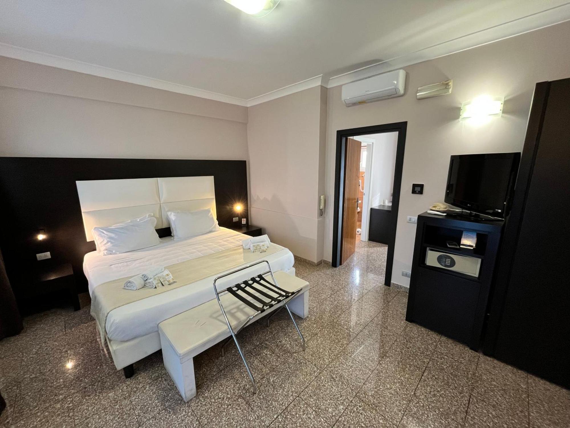 Eh Suites Rome Airport Euro House Hotels Fiumicino Dış mekan fotoğraf