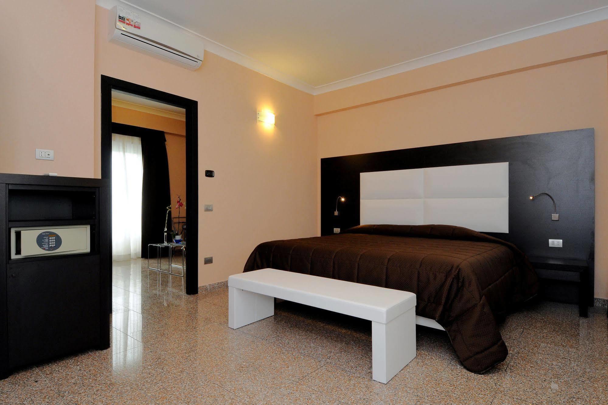 Eh Suites Rome Airport Euro House Hotels Fiumicino Dış mekan fotoğraf