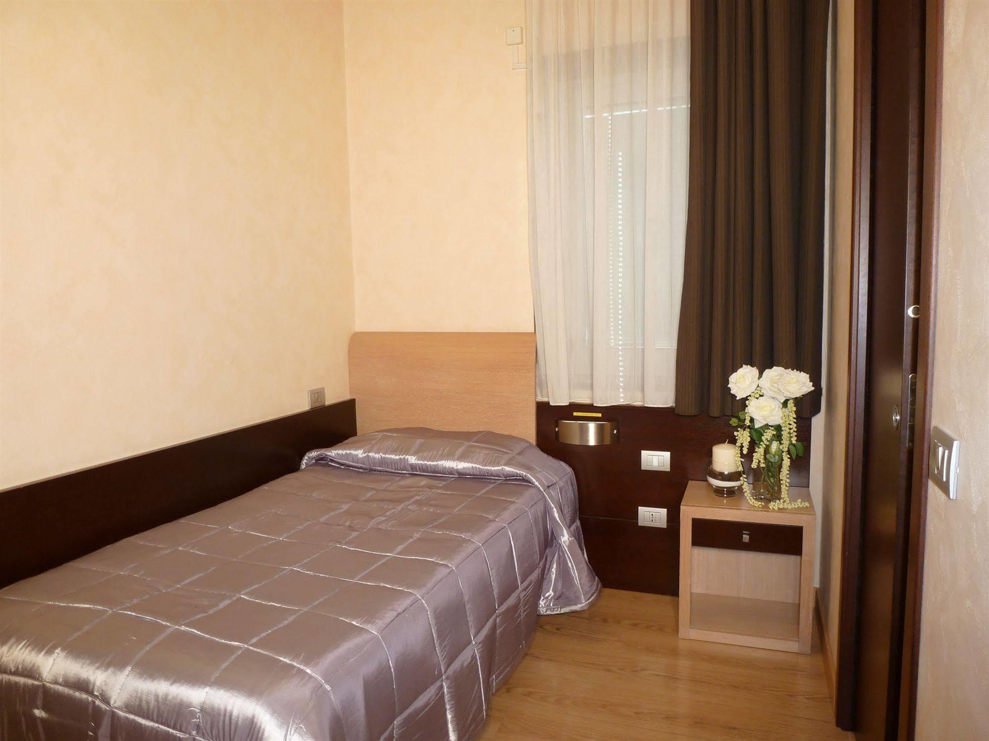 Eh Suites Rome Airport Euro House Hotels Fiumicino Dış mekan fotoğraf