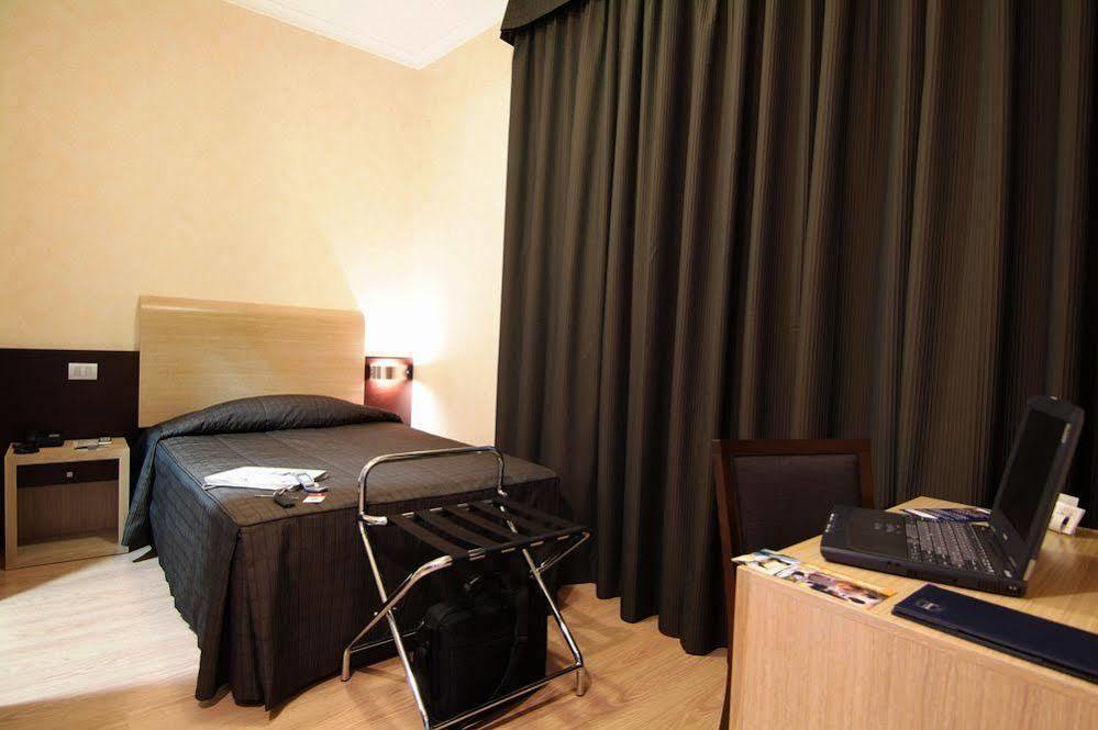 Eh Suites Rome Airport Euro House Hotels Fiumicino Dış mekan fotoğraf